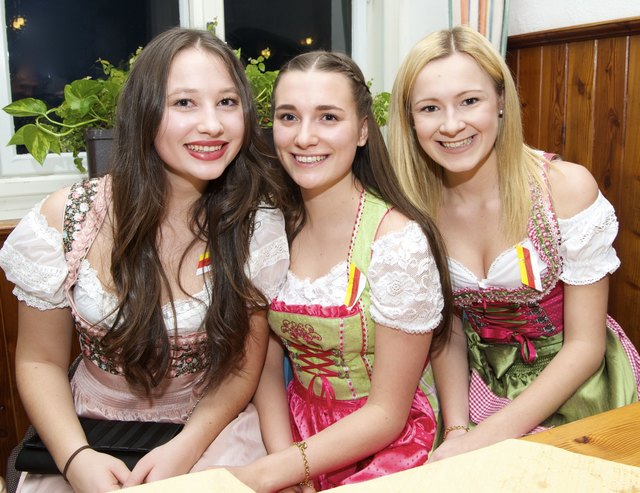 Ball-Debütantinnen: Sandra Schaunik, Katja Kullnig und Sabrina Malle