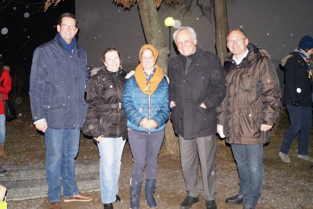 Jury-Mitglieder Lukas Mandl und Margit Baumgartner, Pfadfinder-Gruppenleiterin Heike Bitterhof, Preis-Stifter Josef Höchtl und Bürgermeister Roman Stachelberger | Foto: privat