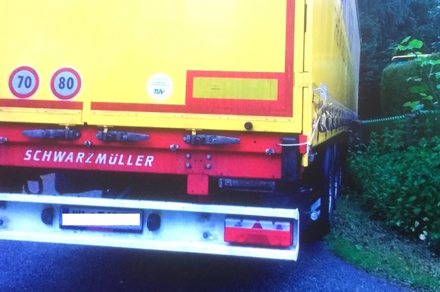 Im Mai musste die Feuerwehr einen Lkw bergen.