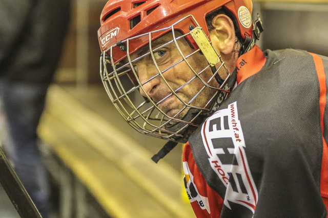 Eishockey. Tarco Woelfe vs HCP Pubersdorf. Peter SPRACHMANN . Sepp Puschnig Halle, Klagenfurt, Kaernten, Austria am 17 January 2017 Foto: Krawagner