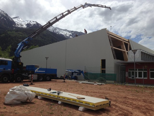 So sieht die Eishalle in Telfs aus – der gleiche Bauherr hat bereits Pläne für die Halle in Eggenberg vorgelegt. | Foto: BB Tirol