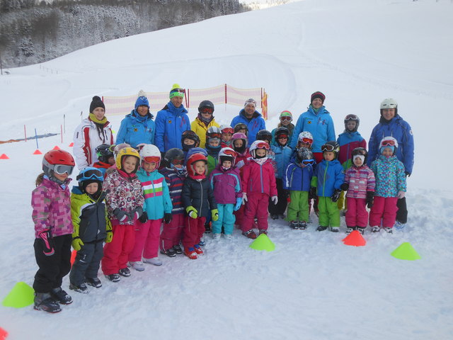 Die kleinen Besucher des Kindergartens St. Michael genossen ihren Skitag bei den Sonnbergliften in Wald am Schoberpass. | Foto: KK