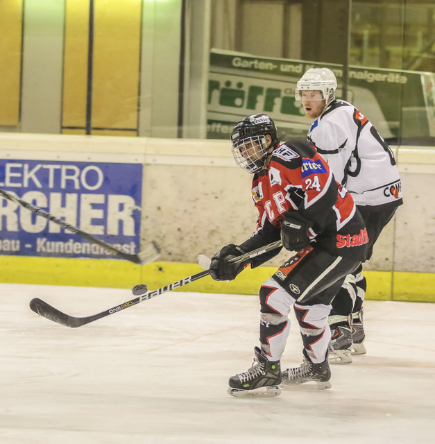 Eishockey. Tarco Woelfe vs HCP Pubersdorf. Peter MüLLER, Thomas PLAUTZ . Sepp Puschnig Halle, Klagenfurt, Kaernten, Austria am 17 January 2017 Foto: Krawagner