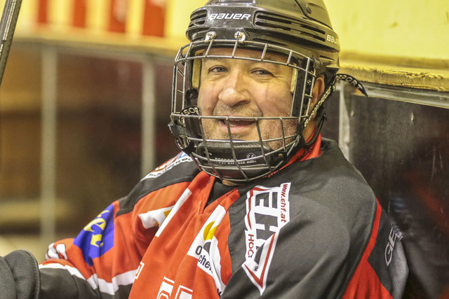 Eishockey. Tarco Woelfe vs HCP Pubersdorf. Thomas GARNITSCHNIG . Sepp Puschnig Halle, Klagenfurt, Kaernten, Austria am 17 January 2017 Foto: Krawagner