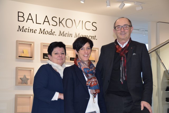 Maria und Stefan Balaskovics sowie Julia Geosics (Mitte) führen ihr Modefachgeschäft in der Dornburggasse mit viel Freude.
