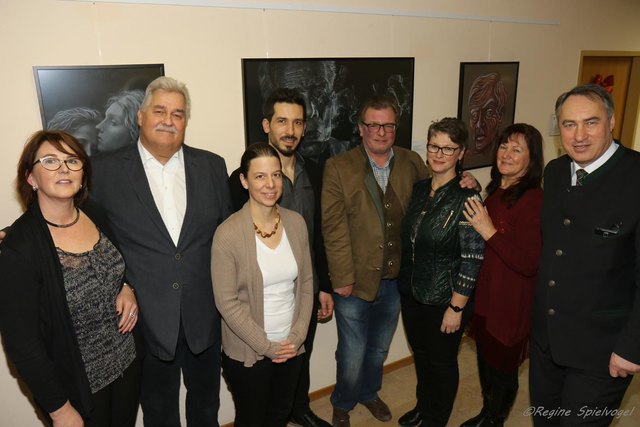 Renate Bauer, Vizebürgerm. Alfred Gruber, Regine Naber, der syrische Künstler Fadi Alhakim, Präsid.der Kulturtage Pressbaum Martin Wallner, Vizebürgerm. Irene Wallner-Hofhansl, Maria Moser und Bürgermeister Josef Schmidl-Haberleitner.