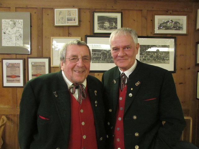 Obmann Otmar Kröll mit Stellvertreter Werner Hauser von der Oberländer Sängerrunde Zams.