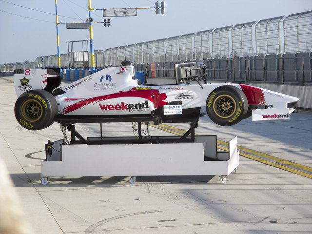 www.formelracing.at – mit einem Formel-1-Rennwagen in Originalgröße für einen Augenblick virtuell in die Welt der Geschwindigkeit eintauchen können.