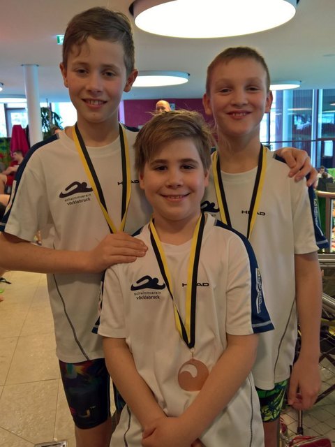 Dreifachsieg für den SVV über 50 m Freistil Jg. 2006 bei den Burschen: v. l. n. r.: Marvin Zimmermann (Gold), Maximilian Marschall (Bronze) und Anton Hainbucher (Silber)