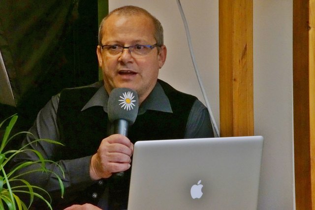 Der Chef vom Oberland-TV Manfred Siegl sprach die Eingangsworte und führte die Interviews