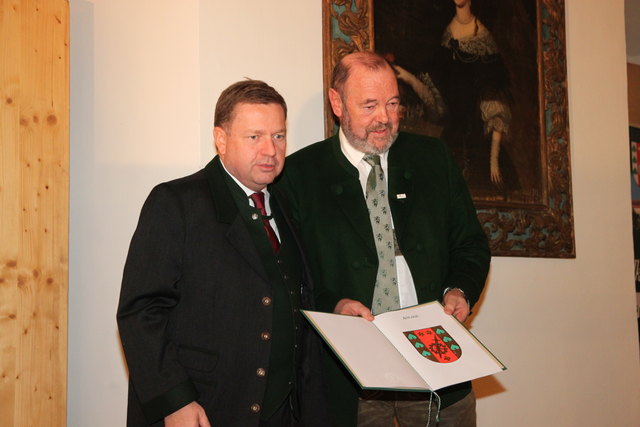 Der erste Blick auf das neue Wappen