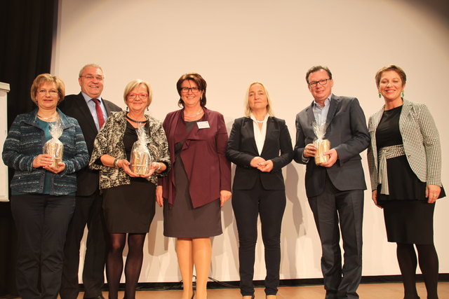 Obfrau Eva Blagusz (r.) konnte neben den Festrednern und ihren Kollegen auch zahlreiche Prominente begrüßen.