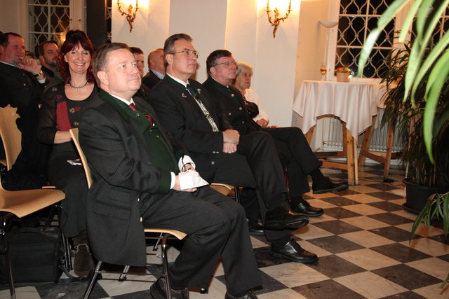 Ein Blick auf die Ehrengäste und - in Reihe 2 - "Woche"-Redakteurin Susanne Veronik