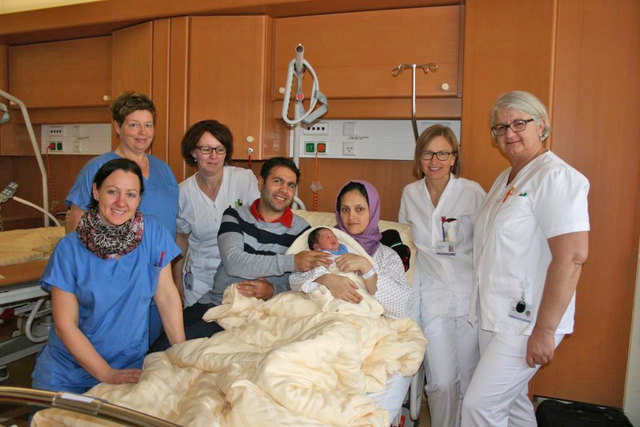 Neujahrsbaby: B. Schmid-Buchebner, U. Brottrager, F. und S. Wahied Mosawie mit Sohn Sahid Mahdie, P. Boian, A. Kocher und H. Maier. | Foto: LK