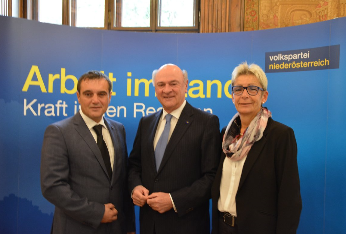 Erwin Pröll besuchte Anton Erber und Christine Dünwald anlässlich des Regionstages im Töpperschloss in Neubruck.