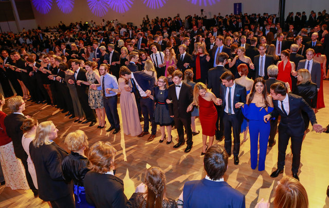 Die Maturanten, als auch deren Familien, Freunde und die restlichen Besucher erlebten eine rauschende Ballnacht. | Foto: Ballphoto.at