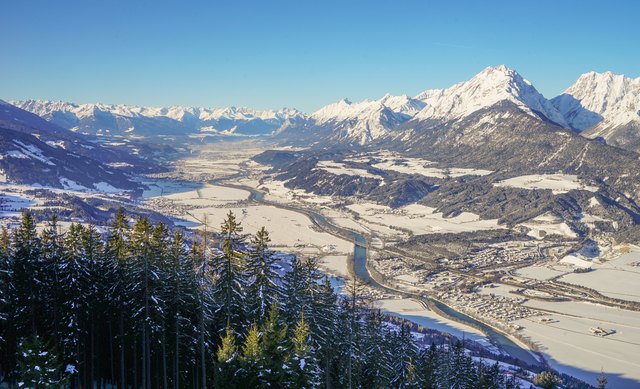 So schön ist das winterliche Tirol
Blick von der Grafenast am Pillberg hinunter ins Inntal. (c)Foto: Max Scherer