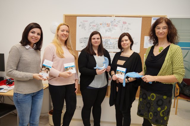 Mag. Susanne Sackl (Projekt- und Bereichsleitung "Gemeinsam wachsen") vom Sozialverein Deutschlandsberg, Familienbegleiterin DPGKS Silvia Labugger, Familienbegleiterin Mag. (FH) Stefanie Kappel, Mag. Dr. Elisabeth Schweitzer als regionale Kontaktperson "Gemeinsam Wachsen" von "Rettet das Kind" leitet das Kinderschutzzentrum, und Mag. Petra Birchbauer, Projektleitung "Gemeinsam Wachsen".
