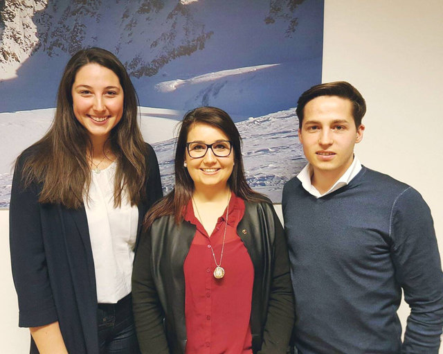 BO Philipp Gaugl freut sich über die Mitarbeit von Sophia Kircher (li.) und Vikoria Kapferer. | Foto: JVP