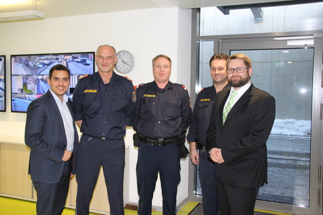 (v.l) NR Asdin El Habbassi, Anstaltsleiter Oberst Dietmar Knebel, Personalvertreter Ernst Scharrer und Wolfgang Schönauer sowie LAbg. Wolfgang Mayer