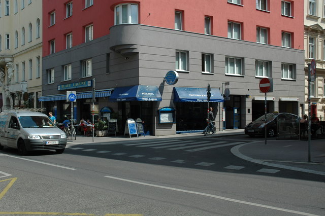 An der Kreuzung Kleine Neugasse/Margaretenstraße kracht es häufig. Nun wird sie mittels einer Umdrehung der Einbahn entschärft. | Foto: Christian Bunke