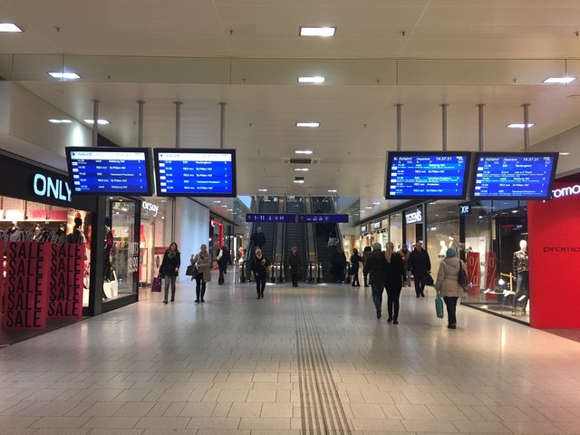 International war einmal: Heute fahren die Züge nach Neulengbach oder Laa an der Thaya. Die ausbleibende Kundschaft macht den Geschäften zu schaffen.