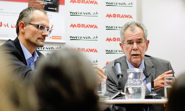 Der Zeller Bernhard Ecker und Alexander Van der Bellen bei der Buchpräsentation. | Foto: Manfred Weis, www.manfredweis.com