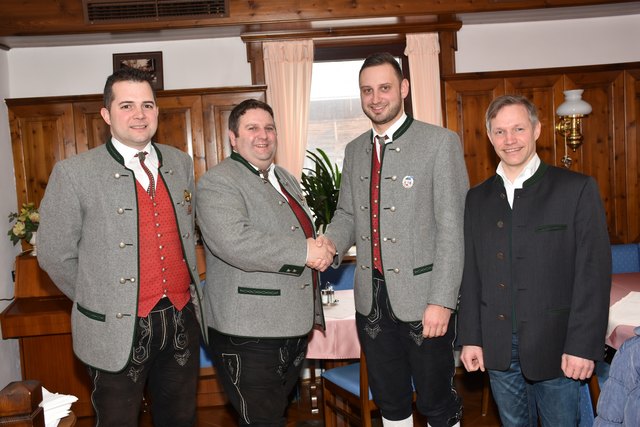 Kapellmeister Johann Gaisbauer, Hannes Schachinger, Christoph Mühlbacher und Bürgermeister Bernhard Reiter-Stranzinger
