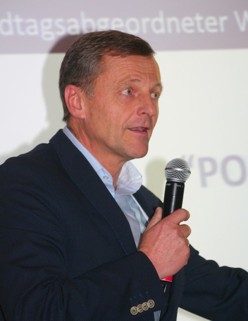 LAbg. Hans Scharfetter referierte zum Thema ""Politik muss wieder gestalten". | Foto: Christa Nothdurfter