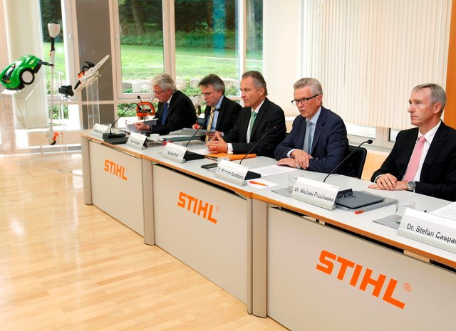 Der STIHL Vorstand von links nach rechts: Wolfgang Zahn, Karl Angler, Norbert Pick, Dr. Bertram Kandziora (Vorstandsvorsitzender), Dr. Michael Prochaska. | Foto: STIHL
