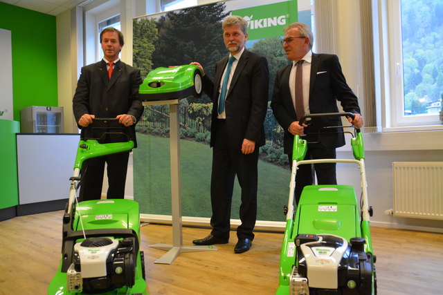 Bald in orange statt grün unterwegs: Wolfgang Simmer, Peter Pretsch und Josef Koller (v.l.).