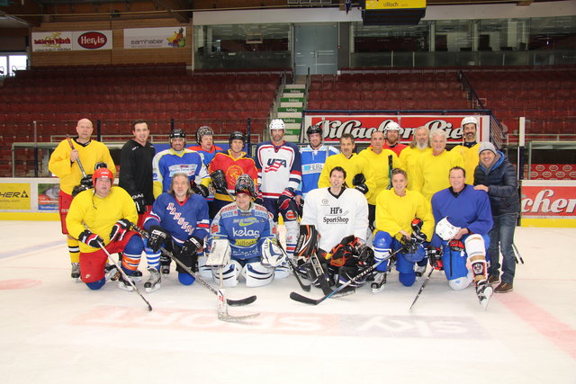 Sie treffen sich um sieben Uhr Früh um gemeinsam Eishockey zu spielen.