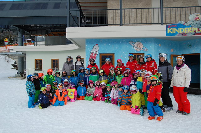Die Kindergartenkinder aus Fiss und Ladis verbrachten ein tolle Schiwoche. | Foto: Wally Wolf