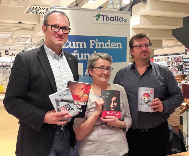 v.l.n.r.: GR Dr. Michael Klosterer, Filialleiterin Helga Pamminger, Autor Andreas Gruber