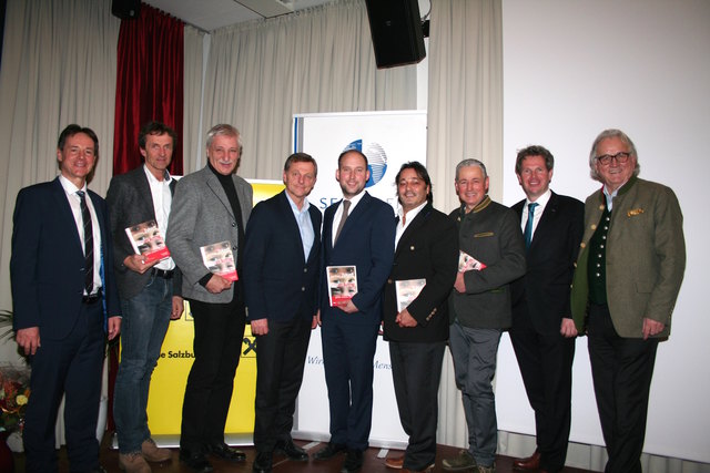 Eduard Kendlbacher, Bgm.Günther Brennsteiner (Niedernsill), Bgm. Herbert Burgschwaiger (Bruck), LAbg. Hans Scharfetter, Bgm. Hannes Schernthaner (Fusch), Vize-Bgm. Franz Albert Scherer (Fusch), Vize-Bgm. Ludwig Mitteregger (Kaprun), Martin Huber, Hans Harrer. | Foto: Christa Nothdurfter