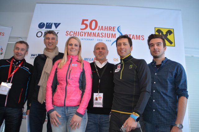 v.l.n.r.: Ernst Vettori, Klaus Sulzenbacher, Nicole Hosp, Direktor Arno Staudacher, Mario Stecher und Schulsprecher Marco Breitenberger.