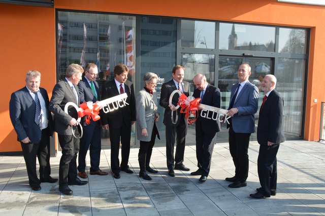 Eröffnung in Wieselburg: Karl Gerstl, Leopold Grubhofer, Stephan Pernkopf, Robert Kerschner, Petra Bohuslav, Alexander Ipp, Erwin Pröll, Werner Roher und Günther Leichtfried.