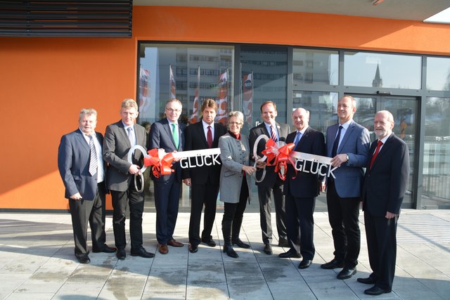 Eröffnung in Wieselburg: Karl Gerstl, Leopold Grubhofer, Stephan Pernkopf, Robert Kerschner, Petra Bohuslav, Alexander Ipp, Erwin Pröll, Werner Roher und Günther Leichtfried.