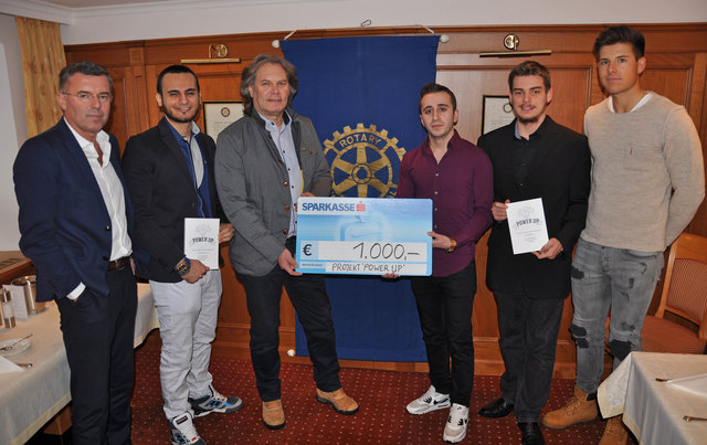 Johann Mauracher (Rotary Clubmeister), Anil Tohumci, Walter Edinger (Rotary-Präsident), Levon Schahverdjan, Amer Mustedanagic und Florian Payr (v.l.). | Foto: Foto: Schindler