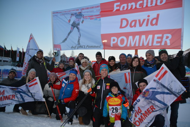 Fans, Freunde und Familie feiern ihren David (mitte).
