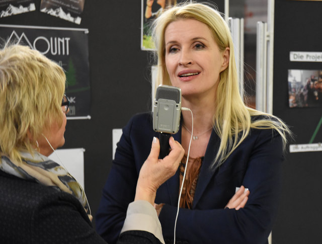 Neujahrsempfang der Korneuburger Wirtschaft 2017 - Nana Sattler von Radio Korneuburg im Gespräch mit Claudia Stöckl