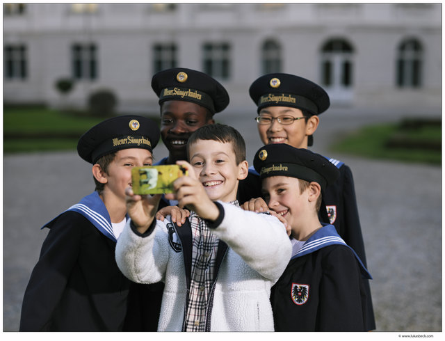 Ein Selfie mit den Stars von morgen: Die Wiener Sängerknaben vertreten unsere Stadt in der ganzen Welt. | Foto: Lukas Beck