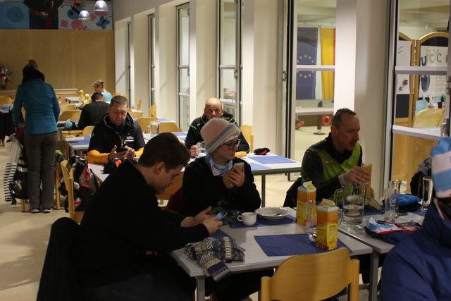 Suppen und Brot warten im Pannoneum.