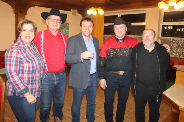 Auch Bürgermeister Hans Rohrer und Gattin traf man im "wilden Westen" Lutzmannsburgs