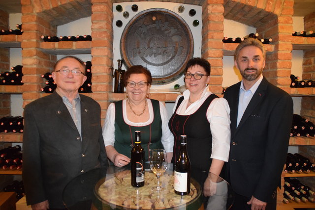Das Gasthaus als funktionierender Familienbetrieb: Josef und Helene Guttmann, Herta Walits-Guttmann, Josef Walits (von links).