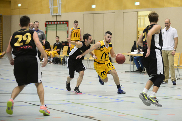 Maki Kovacevic dribbelt durch die Reihen des Gegners | Foto: Peter Kainrath