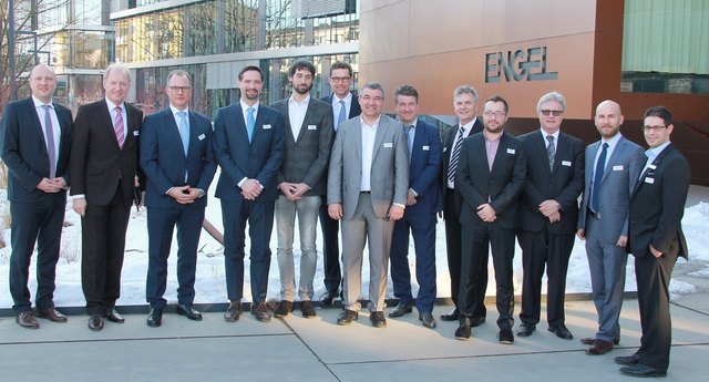 Die Referenten des Forums Maschinenbau 2017 (v.l.): Elmar Paireder (Mechatronik-Cluster), Wolfgang Rathner (FILL), Gerhard Dimmler (ENGEL), Christoph Schönegger (ENGEL), Bernhard Bergmair (Linz Center of Mechatronics), Stephan Kubinger (sparte.industrie der WKOÖ), Johannes Bergsmann (Software Quality Lab), Markus Schoisswohl (msc Mechatronic & Software Consult), August Stockinger (Landesinnung der Mechatroniker OÖ), Dominic Girardi (RISC Software GmbH), Hermann Obermair (Bernecker + Rainer Industrie Elektro | Foto: Mechatronik-Cluster