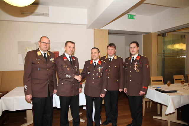 Neues Kommando (v.l.): ABI Gottfried Rosenzopf, OBI Christian Pusnik, HBI Markus Vogel, BR Friedrich Partl, ehem. HBI Patrick Tomberger | Foto: KK