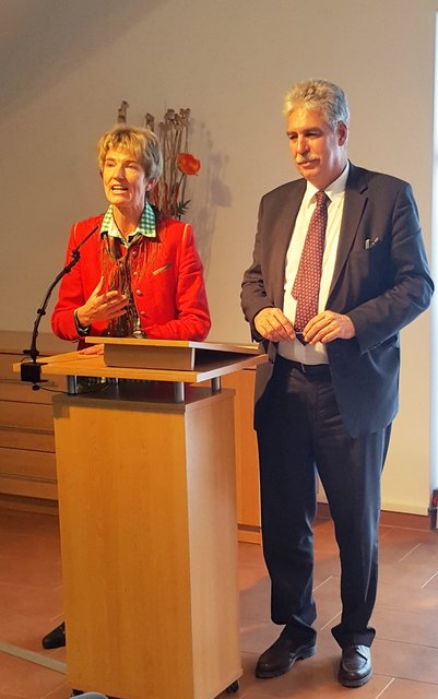 Finanzminister Hans-Jörg Schelling und Nationalrätin Martina Diesner-Wais am Waldlandhof in Oberwaltenreith. | Foto: privat