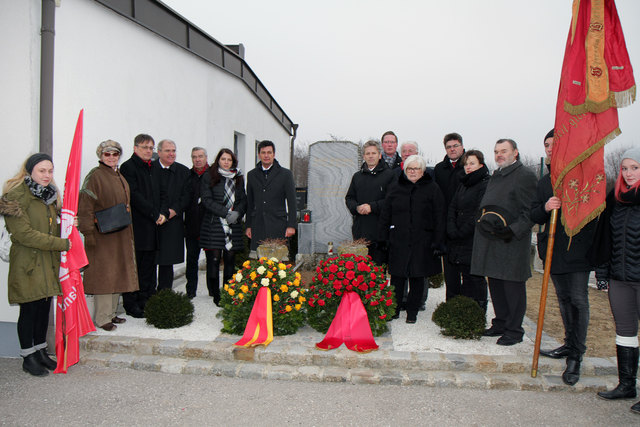 Der Ereignisse in Schattendorf wurde am Montag unter anderem mit einer Kranzniederlegung am Grab des damals 6-jährigen Josef Grössing gedacht.